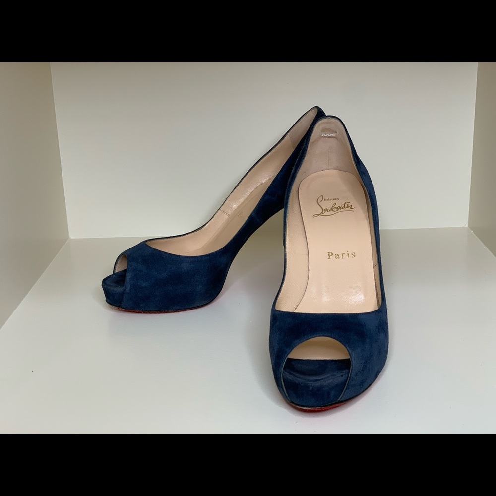 CHRISTIAN LOUBOUTIN PARIS nave suede pump